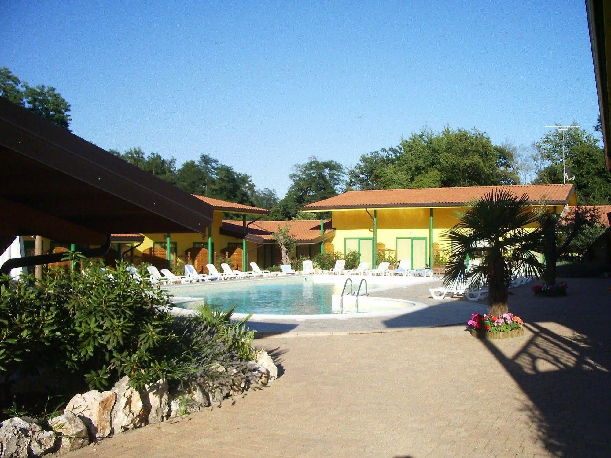 Hotel Ristorante La Perla Варалло-Помбия Экстерьер фото